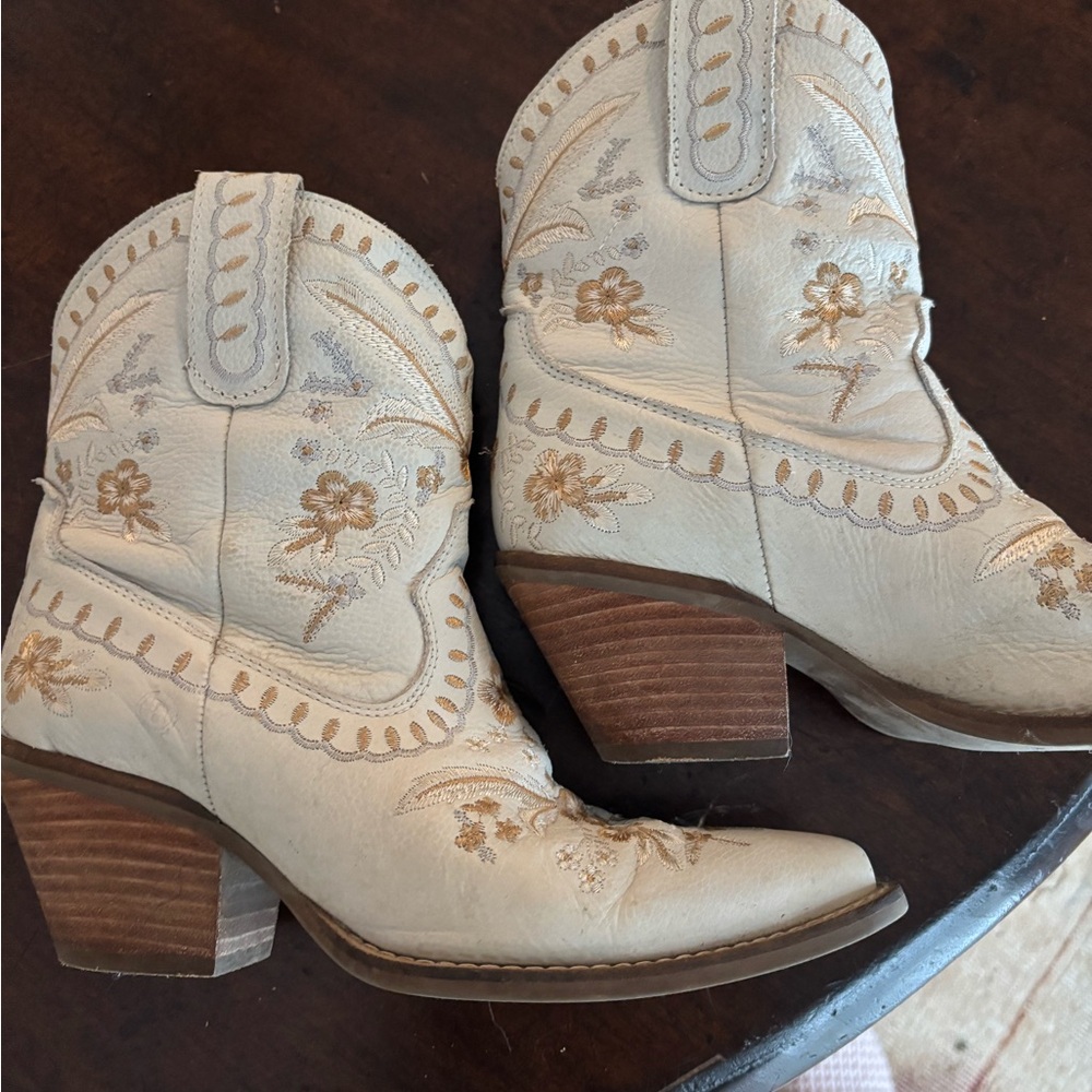 Cream Ankle Boots with Classic Cowboy Shape and Intricate Embroidery